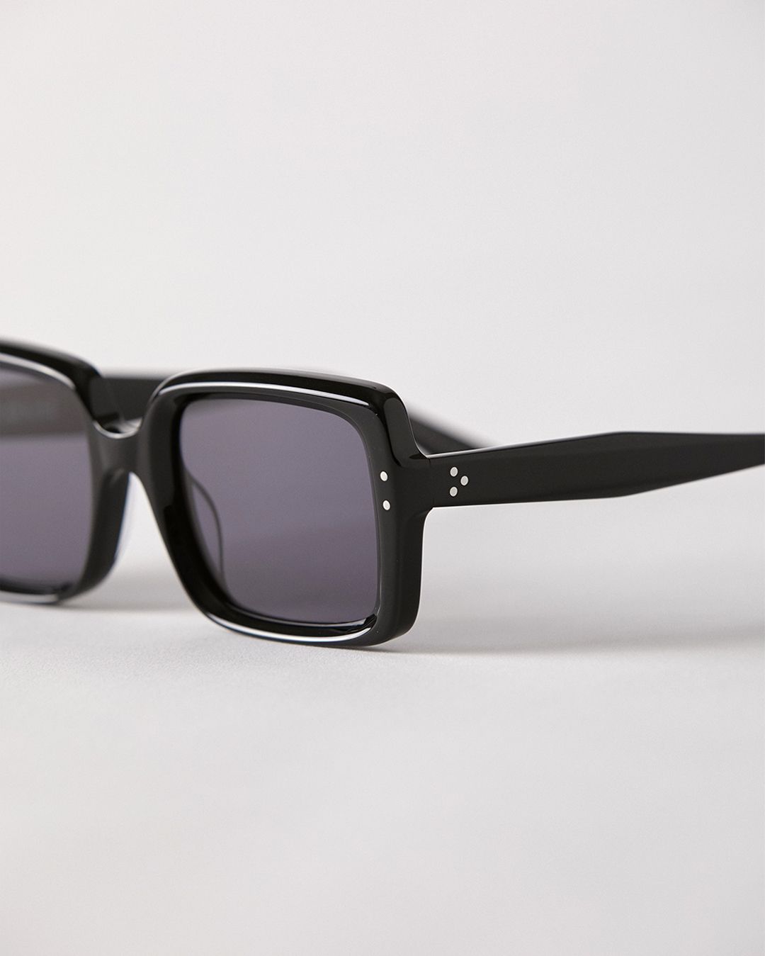 Lou - Black Polished / Black